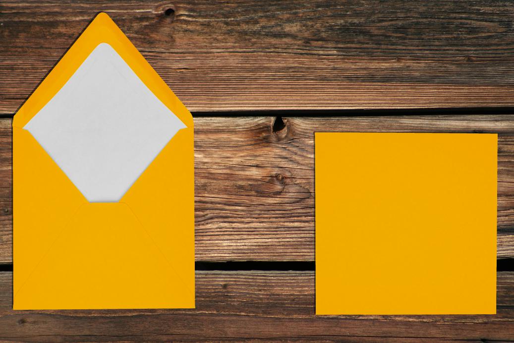 Briefhüllen mit Seidenfutter 164x164 mm Nassklebend Ocker gerippt 100 g/qm